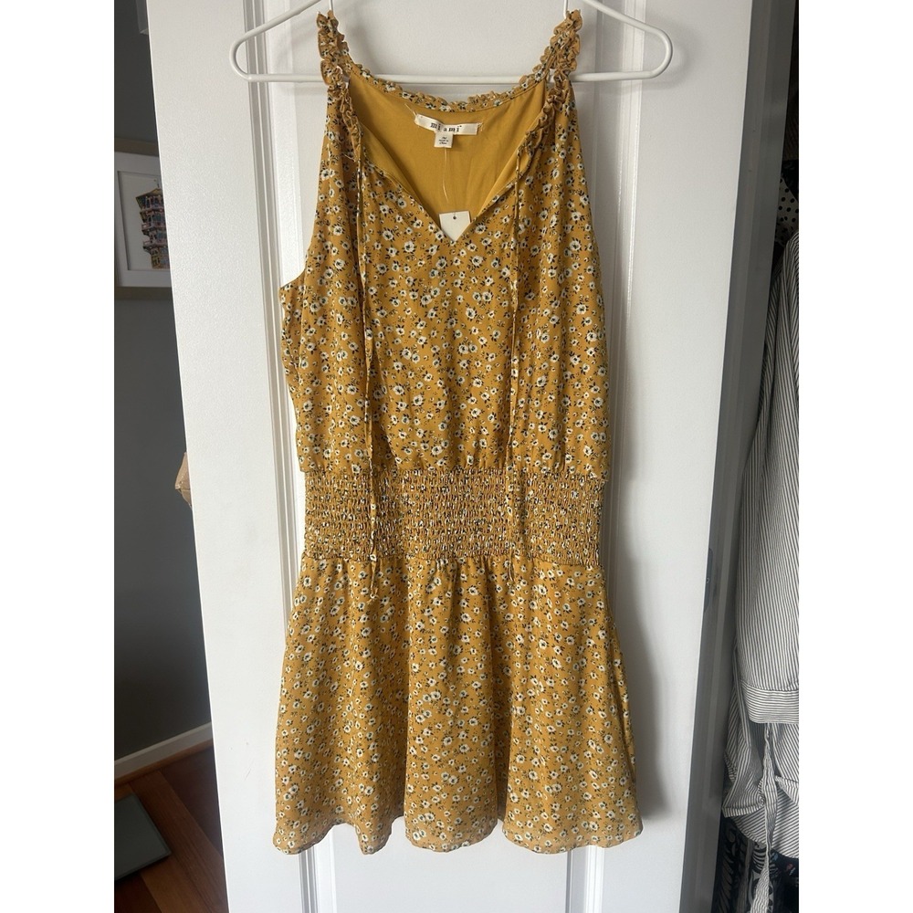 Francesca's Mi ami NWT Women's Size Medium Yellow Floral Sun Dress